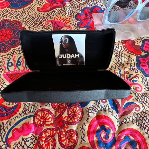 Judah Sunglasses by Gold the Label - Picture 14 of 14